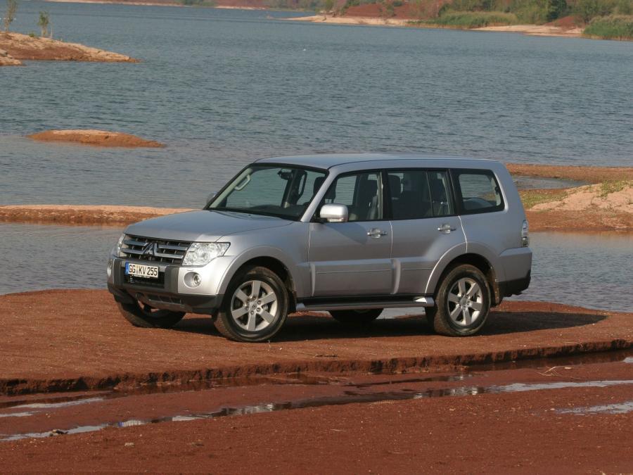  Mitsubishi Pajero 5-Door 2006 года  (фото 32 из 38)